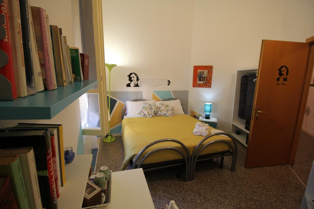 Bed 'N Books Panzió Sassari Kültér fotó