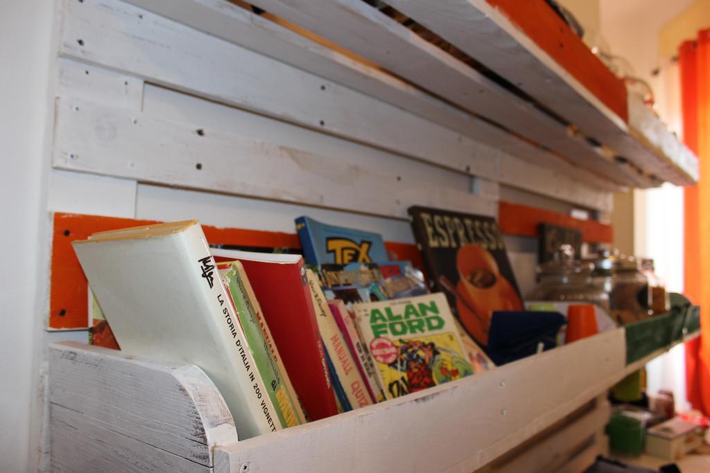 Bed 'N Books Panzió Sassari Kültér fotó